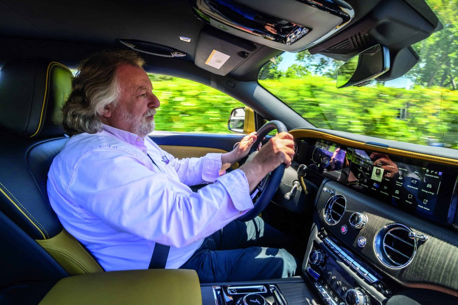 A man driving a Rolls-Royce Phantom in spectre.