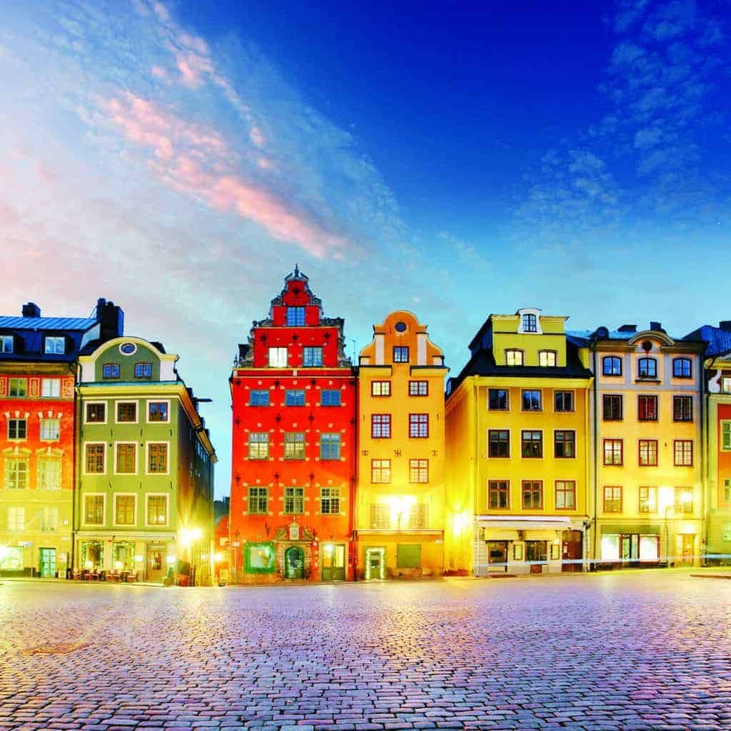 Travel: The sky is blue while you travel.