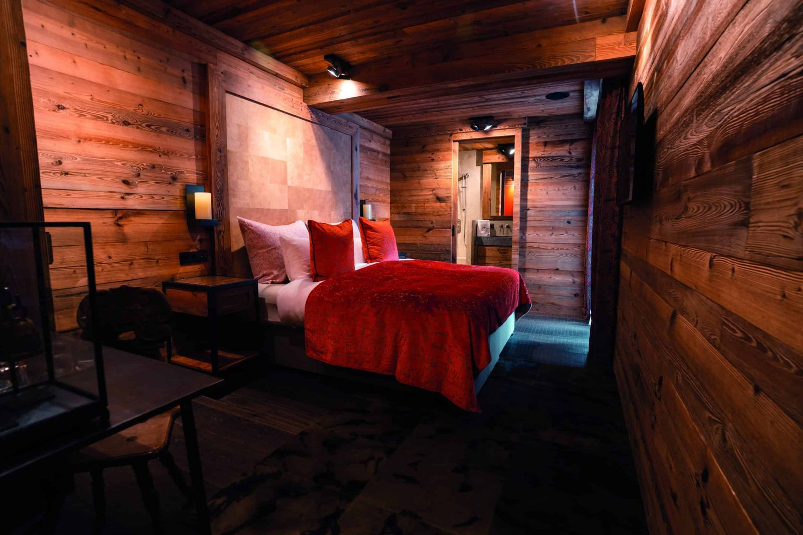 An auto-draft room with wooden walls and a bed.
